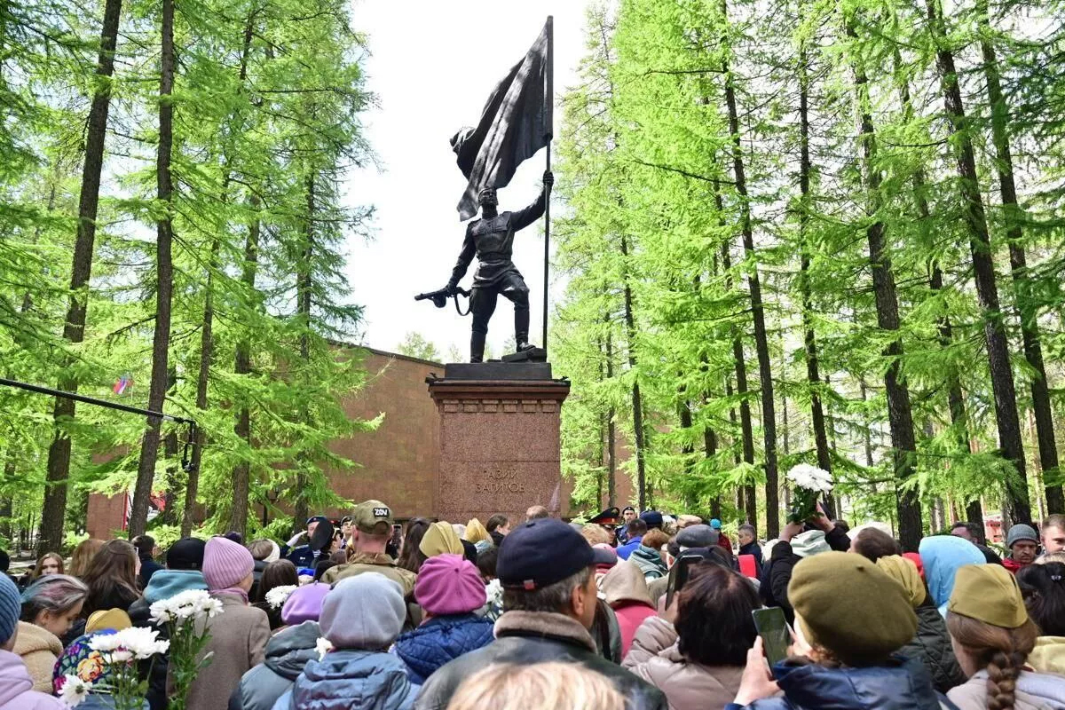 Уроженцу Башкирии Загитову, поднявшим Знамя Победы над Рейхстагом, открыли памятник в Уфе
