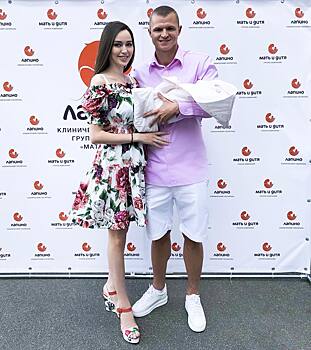 Жена футболиста Тарасова показала отличную фигуру спустя 6 дней после родов