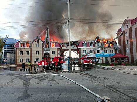 В Томске потушили крупный пожар в административном здании на Мостовой