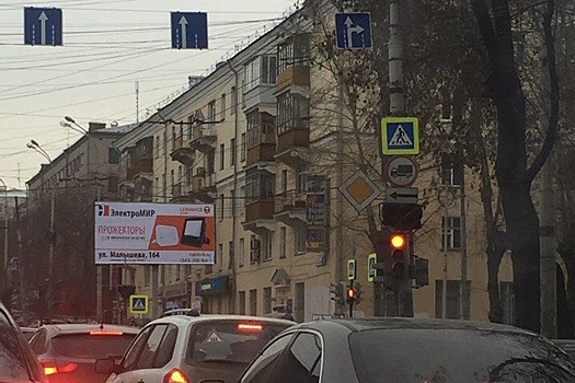 Екатеринбургским водителям вернули правый поворот с Малышева на Гагарина
