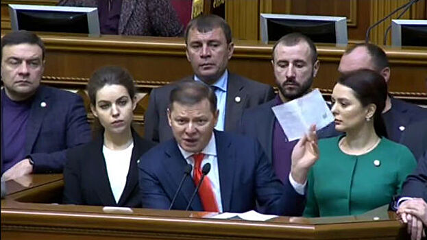 Украинские депутаты заблокировали трибуну Рады