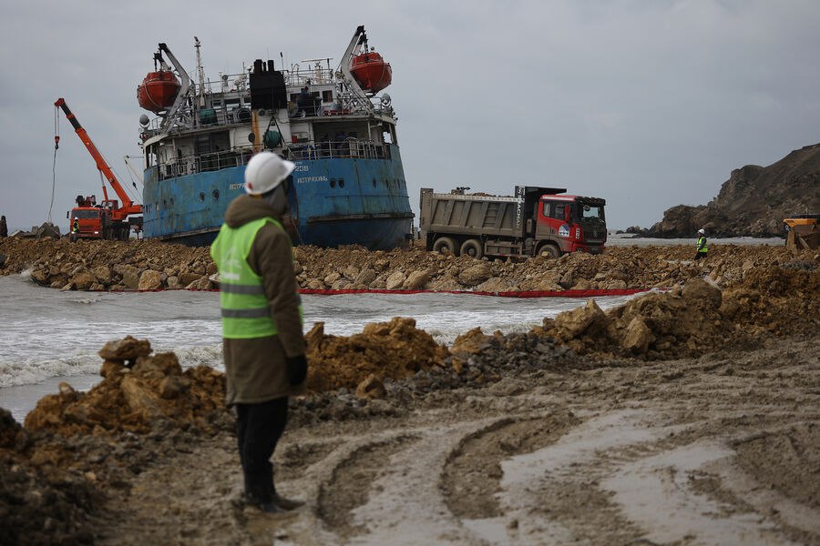 На Кубани полностью разобрали потерпевший крушение танкер Волгонефть-239