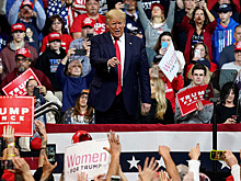 В небе над Аризоной во время выступления Трампа перехватили самолет