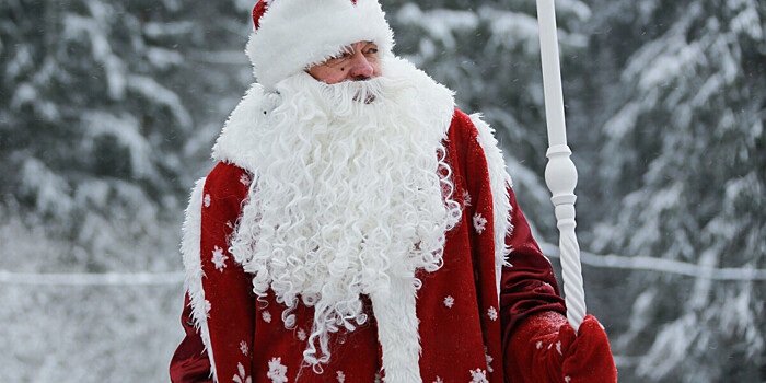 Новости за ночь, которые вы могли пропустить: 24-часовая забастовка в Сербии, наводнения в Европе и сказочные усадьбы Деда Мороза в Москве
