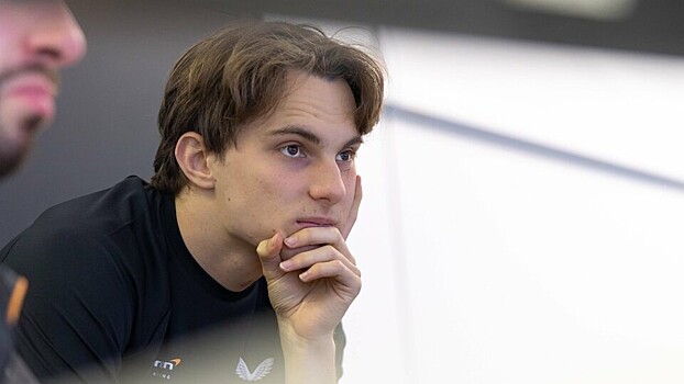 Экс-гонщик объяснил, почему Пиастри не стоит уходить из McLaren