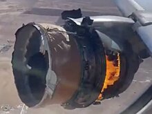 Пассажирский самолет в США полчаса летел с горящим двигателем