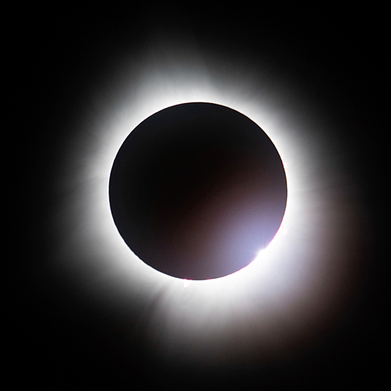 Фотография полного солнечного затмения в США