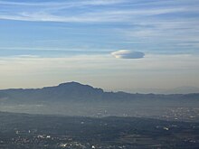 Над строго засекреченным военным объектом США заметили таинственный объект в форме НЛО