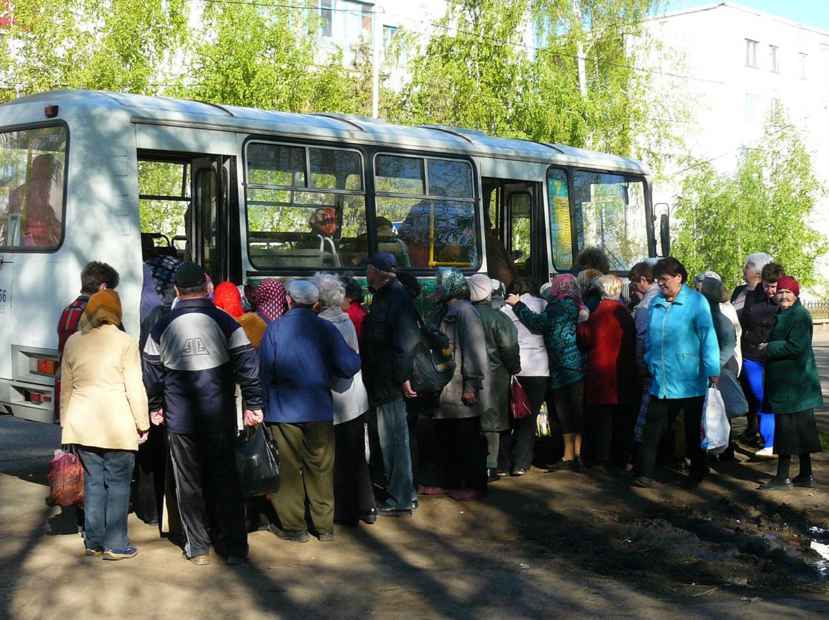 С понедельника в Саратове закроют дачный сезон восемь автобусных маршрутов