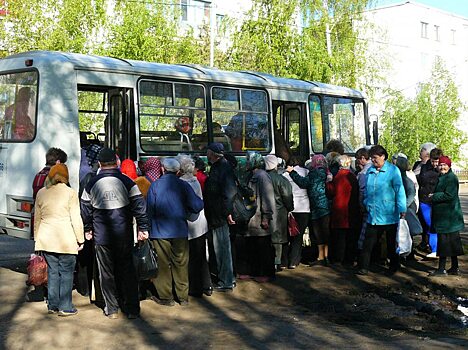 На дачных автобусах в Саратове ввели дополнительные рейсы до Юрловки и Сосновки
