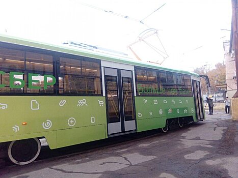 Модернизированный трамвай презентовали мэру Саратова и главе региона