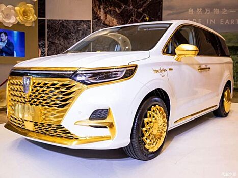 Китайцы показали позолоченный минивэн Roewe iMax 8, который, к счастью, останется в единственном экземпляре