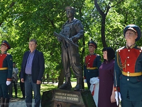 В Новочеркасске отрыли памятник погибшему в Сирии морпеху