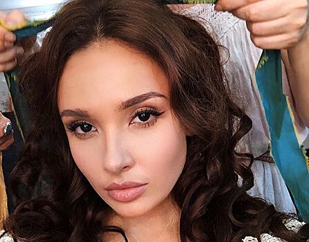 Звезда «Холопа» и обладательница пышных форм Дибцева показала милые щечки