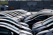 Toyota сократит производство почти в два раза