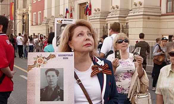 Депутат Елена Панина поздравила ветеранов с Днем Победы