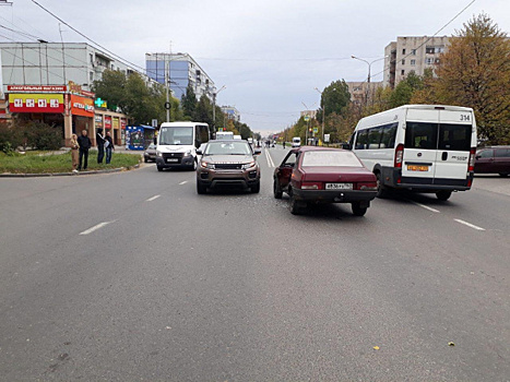 В Самаре на Льва Толстого невнимательный водитель спровоцировал ДТП