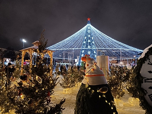 В городах Свердловской области открываются ледовые городки