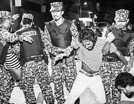 После отъезда Порошенко на Мальдивах начался Майдан