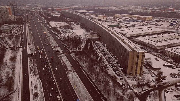 Коллапс на Варшавском шоссе: люди пешком идут по шоссе до метро