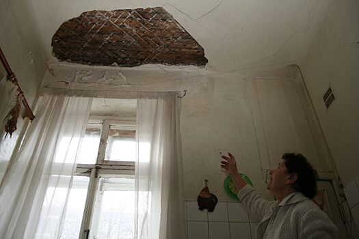 Потекла крыша. Нижегородцы сражаются с весенними потопами в квартирах