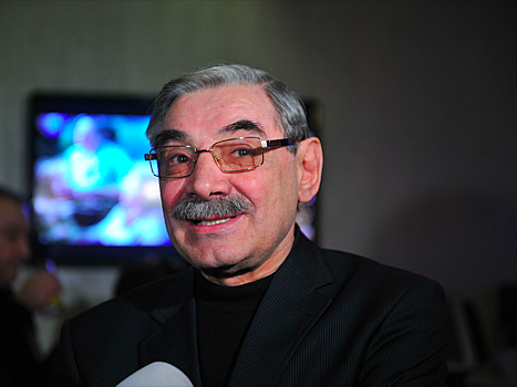 Александр Панкратов-Черный несколько лет жил на две семьи