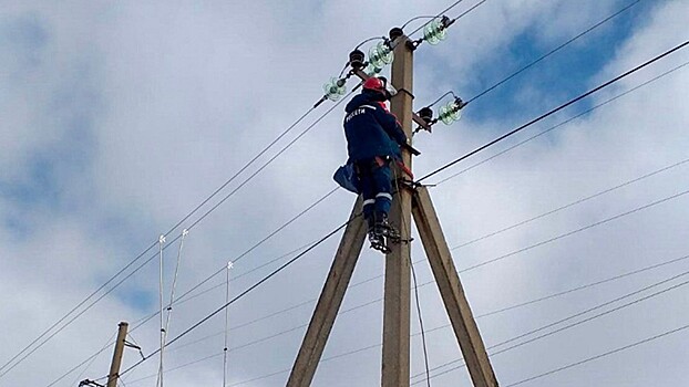 Более 20 бригад "Россетей" приедут в Новгородскую область для восстановления электричества