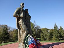 У гранитной плиты склоняем колени: празднование Дня Победы в Новобейсугской 40 лет назад