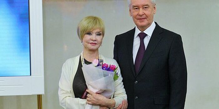 Собянин поздравил с днем рождения народную артистку РФ Алентову