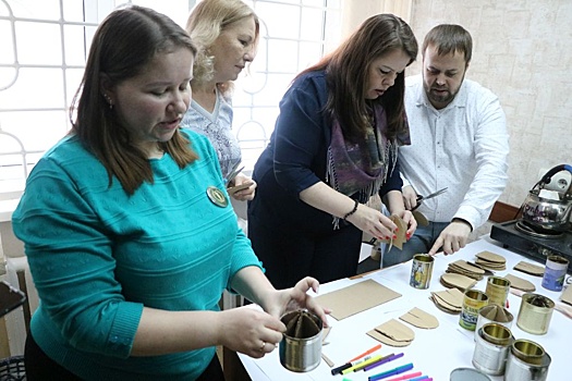 Женщины Новосибирской области изготовят и отправят бойцам СВО сети и свечи