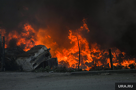 В Екатеринбурге загорелась строящаяся деревня Универсиады
