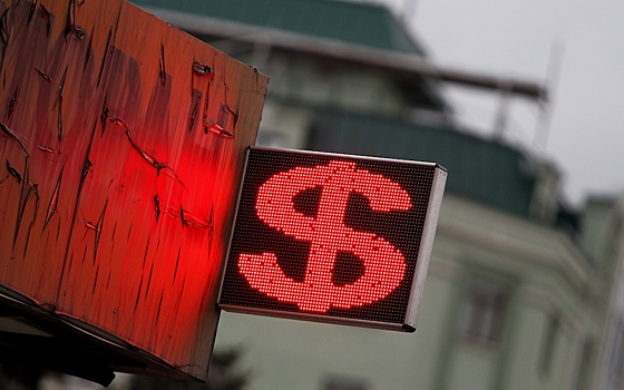 Курс доллара упал ниже 90 рублей