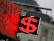 Курс доллара упал ниже 90 рублей