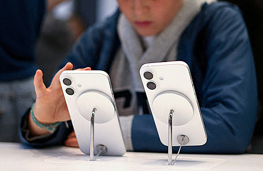 У пользователей iPhone некоторые приложения стали самопроизвольно переводиться на русский