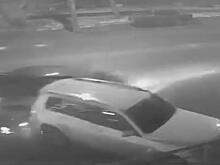 В Кирове пьяный водитель подбил припаркованный Mercedes: удар зафиксировала видеокамера