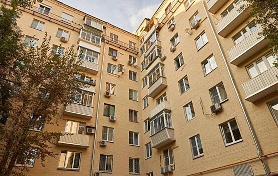 Завершатся капремонт фасада восьмиэтажного дома на Ленинском проспекте