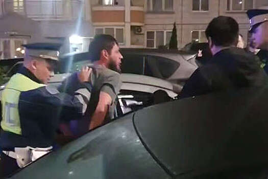 В Балашихе на видео сняли дебошира, который устроил драку после жесткого ДТП