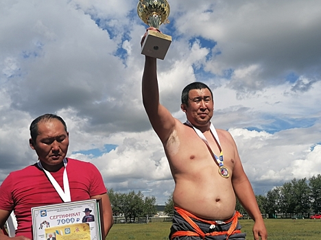 Памяти Героя Труда РФ Далая Гунгаева посвятили турнир по бурятской борьбе «Бухэ барилдаан»