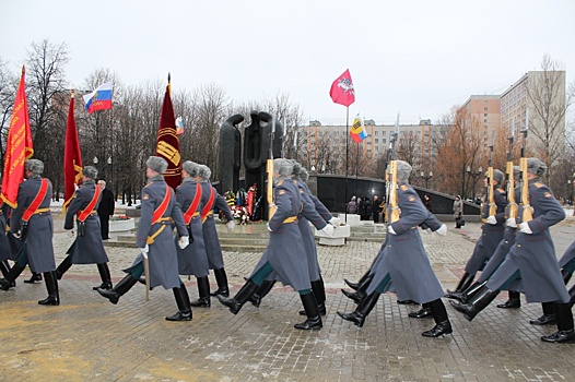 У памятника Скорбящим матерям в Перове состоялся митинг памяти