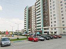 Жильцов новостройки ЛСР в Компрессорном лишают бесплатной парковки