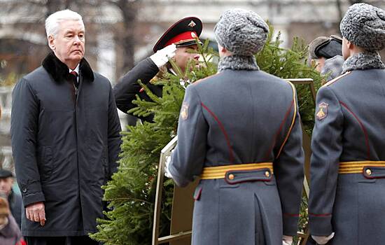 Собянин возложил цветы к Могиле Неизвестного Солдата