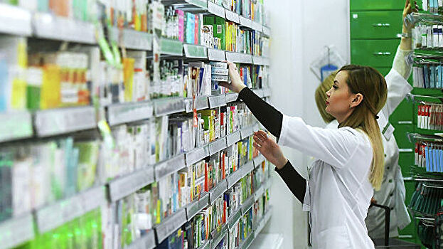 Российские лекарства в аптеках подорожали на четверть