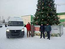 Рахим Азимов помог приобрести микроавтобус для Опаринского центра культуры и досуга