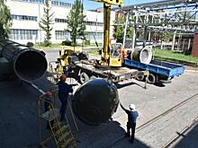 В воткинском парке Победы устанавливают транспортно-пусковой контейнер ракетного комплекса «Тополь»