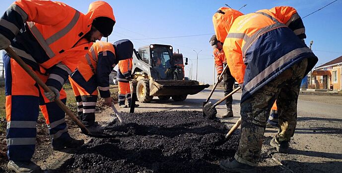 В Ростове дорожные службы приступили к текущему ремонту дорог на второстепенных улицах города