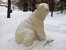 Памятник белому медведю Диксону открыт в Московском зоопарке