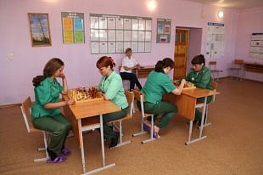 Без малого 200 омских осуждённых одновременно сыграли в шахматы
