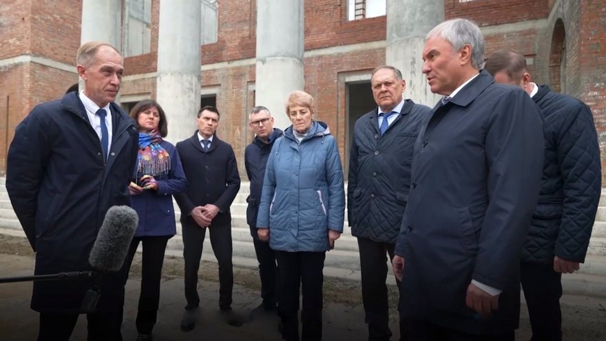 Вячеслав Володин сегодня работает в своем избирательном округе в Саратове