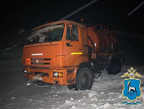 В Кошкинском районе пожилой водитель попал под колеса КамАЗа