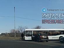 Экипаж ГИБДД, «Рено» и автобус ППГХО встали на дороге в Краснокаменске